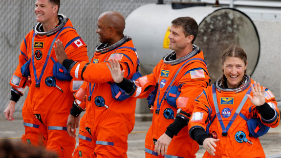 Sikeresen hazatértek az Artemis II űrhajósai a Hold megkerülése után kép