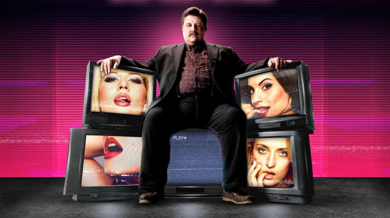 A jövő hónapban érkezik a Koviról és a magyar pornóiparról szóló sorozat bevezetőkép