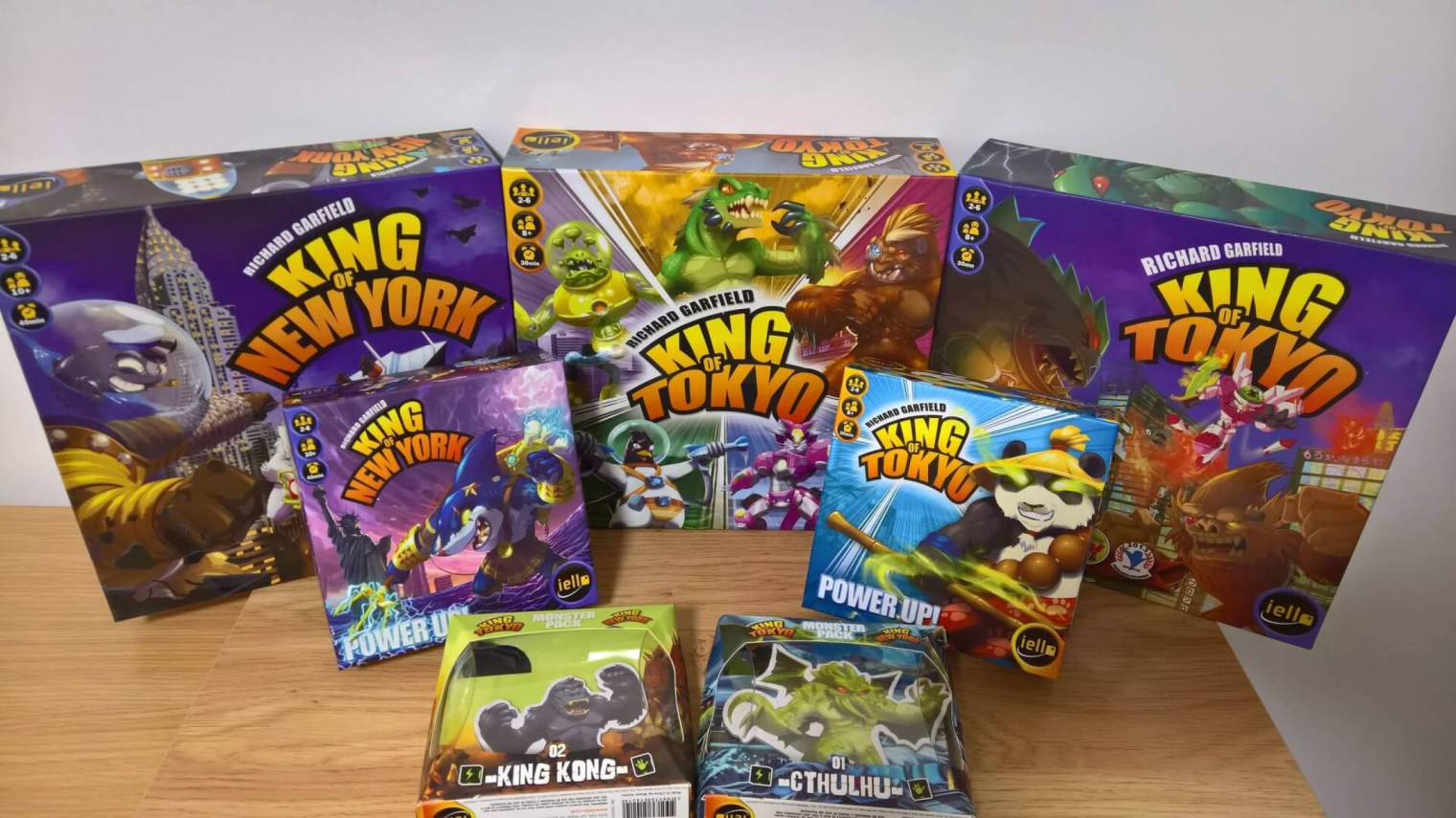 Mára számos kiadás és kiegészítő elérhetővé vált a King of Tokyo/Tokió királya univerzumban