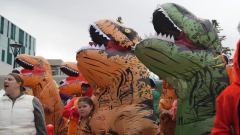 Egy kanadai egyetem megdöntötte az egyik legviccesebb világrekordot: több mint 600-an öltöztek dinoszaurusznak kép