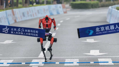 Világcsúcsot futott a Honor humanoid robotja kép