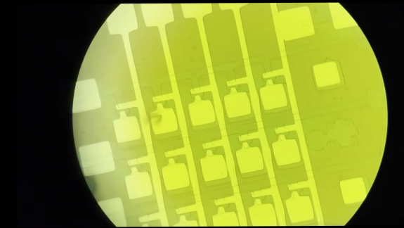 Ez a srác RAM-ot gyártott egy kerti fészerben kép