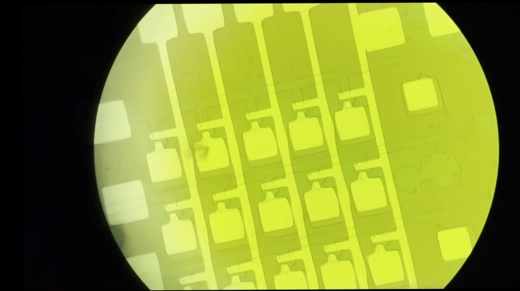 Ez a srác RAM-ot gyártott egy kerti fészerben kép