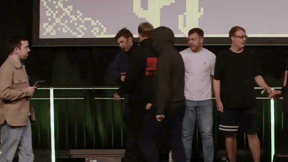 Egy Counter-Strike 2 versenyző egyszerűen felpofozta az ellenfelét a színpadon kép