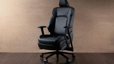 A Toyota csinált egy 1,2 milliós, fűthető irodai széket, amiben a biztonsági öv egy USB csatlakozó kép