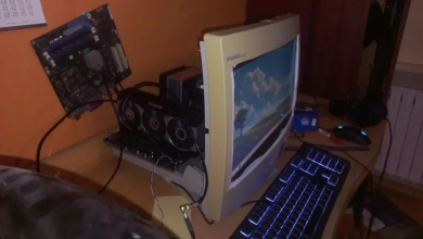 Miért ne építhetne valaki egy egész gamer-PC-t egy CRT monitor házába? kép
