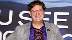 Randy Pitchford azt mondta, hogy semmihez nem használnak AI-t a Gearboxnál, miután posztolt egy AI generálta képet magáról, ahogy dolgozik a Gearboxnál kép