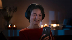 Brutális kamerával, kétnapos üzemidővel és ajándék fejhallgatóval jön a Sony új csúcsmobilja kép