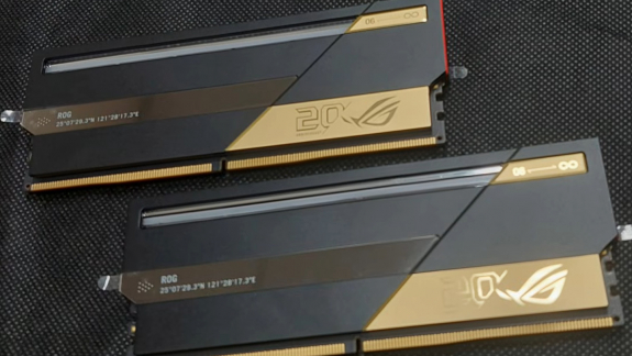 Nevetségesen drága saját RAM-mal száll be a memóriabizniszbe az ASUS kép