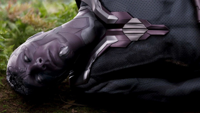 Ultron felzabálja Víziót a VízióKüldetés új promóplakátján, ami a képzőművészet történetének egyik leghorrorisztikusabb képét idézi kép