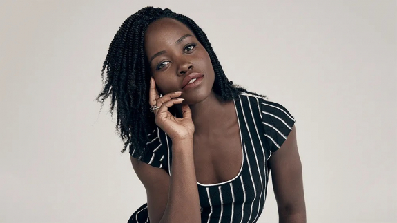 Lupita Nyong'o reagált arra, hogy ő játssza Szép Helénát Nolan Odüsszeiájában kép