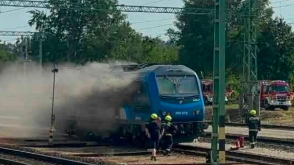 Kelenföldön kigyulladt egy mozdony, lezárták az állomást kép