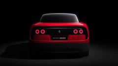 Bemutatta első elektromos autóját a Ferrari, aminek a formanelyvét az Apple legendás dizájnere, Jonny Ive tervezte kép