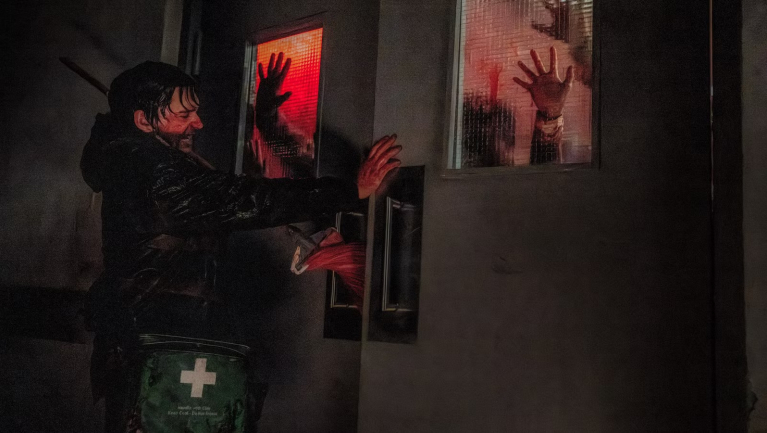 A Resident Evil-film új kedvcsinálóiban kiderül, milyen direkt utalásokat emelt át Zach Cregger a játékokból, és feltűnik egy kutya is, amivel nem szívesen találkoznánk fókuszban