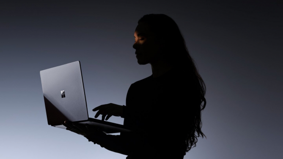 A MacBook Pro nyomába ered a Microsoft új, prémium kategóriás laptopja kép