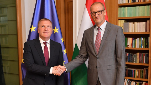 Két lépésben alakítaná át a kormány a közmédiát kép