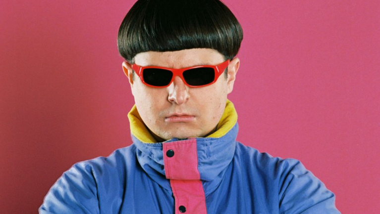 Helikopterbalesetben meghalt Oliver Tree fókuszban