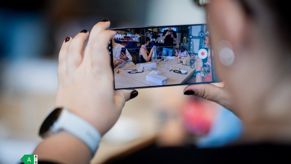 A Samsung AI-jal csinálna filmet a nyaralós videóidból kép