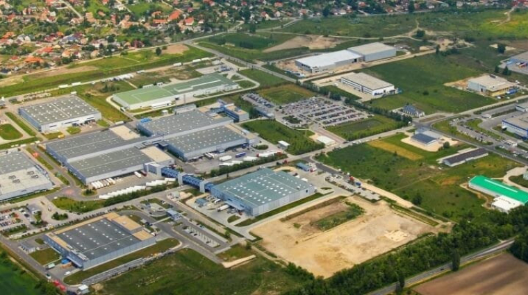 Magzatkárosító oldószert találtak a komáromi ipari park víztározójában kép