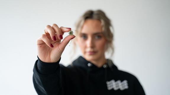 Agyba ültetett implantátum figyelheti a rákot – már embereken is kipróbálták az új technológiát kép