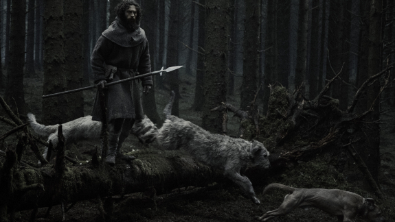 Farkasemberré változik Aaron Taylor-Johnson Robert Eggers új gótikus horrorjában - a Werwulf első előzetese sötét középkori rémálmot ígér kép