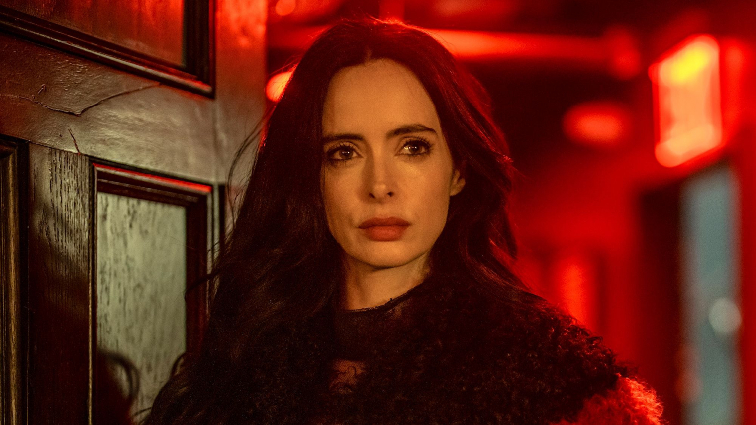 Mia LaPierre (Krysten Ritter)