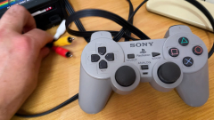 Ez a Dualshock egy komplett PlayStation hardverét rejti, de sosem dobták piacra kép