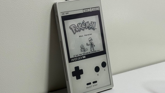 Egy videós készített egy 60fps-es e-ink képernyőt, majd csinált belőle egy Game Boyt kép