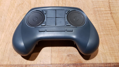 Egy jótékonysági üzletben bukkant fel a Steam Controller prototípusa fókuszban