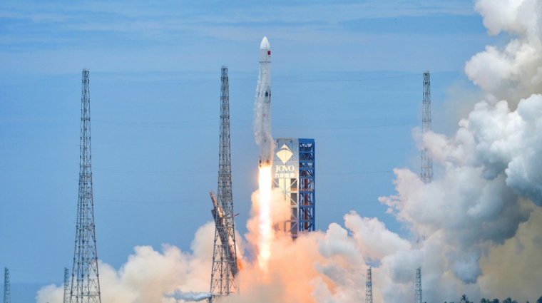 Kína látványos rakétatesztet hajtott végre, egyre közelebb kerül a SpaceX-hez kép