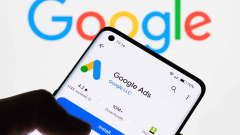 Egy menü mögé rejti ugyan, de jelzi a Google, hogy mely hirdetések készültek AI segítségével kép
