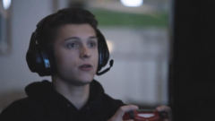 Tom Holland nem hajlandó megnézni a kedvenc videójátékából készült sorozatot kép