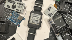 Egy srác csinált magának egy e-ink okosórát kép