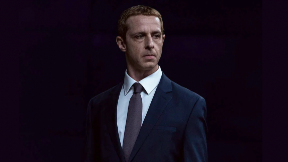 Jeremy Strong mindent megtett, hogy magára vehesse Zuckerberg bőrgúnyáját kép