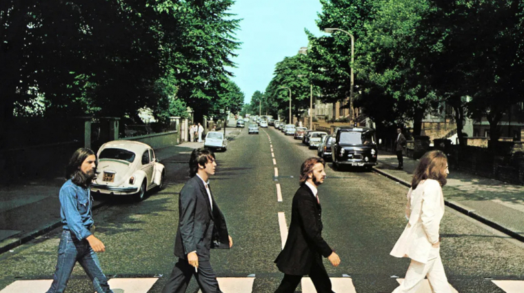 A Beatles-film kedvéért életre kelt egy ikonikus albumborító bevezetőkép