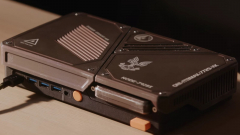 Ez a kazettás mini PC nem fogja megoldani a játékmegőrzés problémáját, de legalább aranyos kép