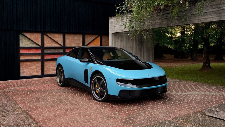 Az előzetesen becsült összeg 36-szorosát fizették a világ első elektromos Ferrarijáért fókuszban