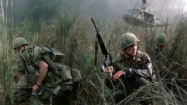 Elhunyt John Irvin, a Hamburger Hill, a Piszkos alku és a Tinker Taylor Soldier Spy rendezője fókuszban