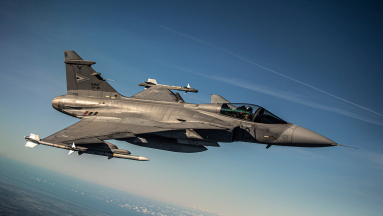Gerincsérülést szenvedett a lezuhant Gripen pilótája, műtét vár rá kép