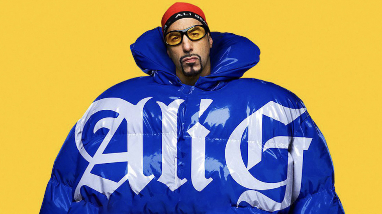 Befutott az első, igen eszement előzetes az Ali G folytatáshoz, amit Sacha Baron Cohen titokban forgatott le bevezetőkép