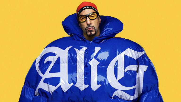 Befutott az első, igen eszement előzetes az Ali G folytatáshoz, amit Sacha Baron Cohen titokban forgatott le fókuszban