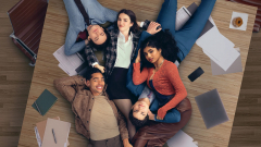 Nézésre alkalmatlan? A Hulu egy évad után törölte ezt a munkahelyi komédiát, melyet mi a Disney+-on kaphatunk el... most még kép