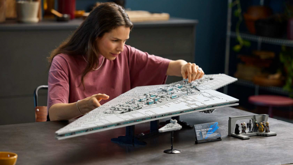 Berobban a romboló: Közel 300 ezer forintba kerül a valaha készült leghosszabb LEGO Star Wars szett kép