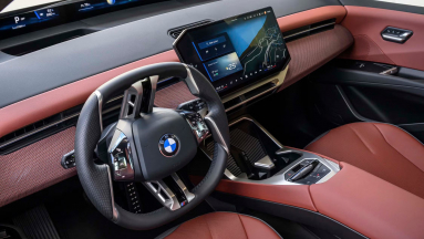 A BMW szerint a fiatalok miatt tűnnek el a gombok az autókból fókuszban