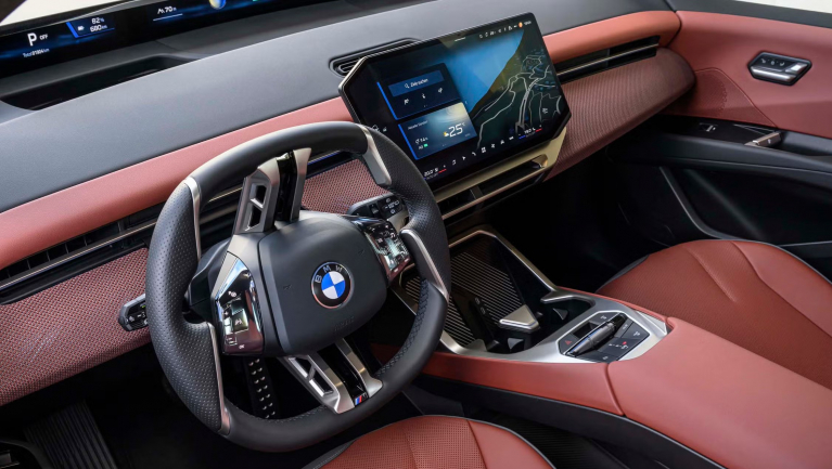 A BMW szerint a fiatalok miatt tűnnek el a gombok az autókból fókuszban