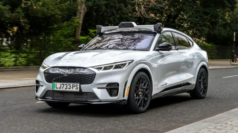 Az Uber elindította az első robotaxikat Londonban, de azért még nem merte teljesen szabadjára engedni őket kép