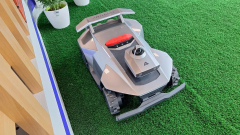 A süniket is felismeri az Anthbot új robotfűnyírója kép