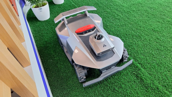 A süniket is felismeri az Anthbot új robotfűnyírója kép