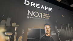 Cristiano Ronaldo robotporszívójának a karja a legkisebb sarkokba is elér kép