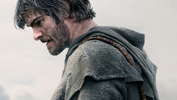 Andrew Garfield azt szeretné, ha a milliárdosok „összesz*rnák magukat” az új Robin Hood-filmjét látva kép